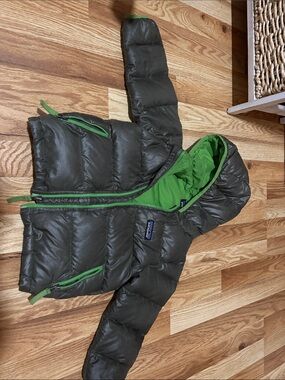 Patagonia Olive and Bright Green Kids Hooded Puffer Jacket 2t